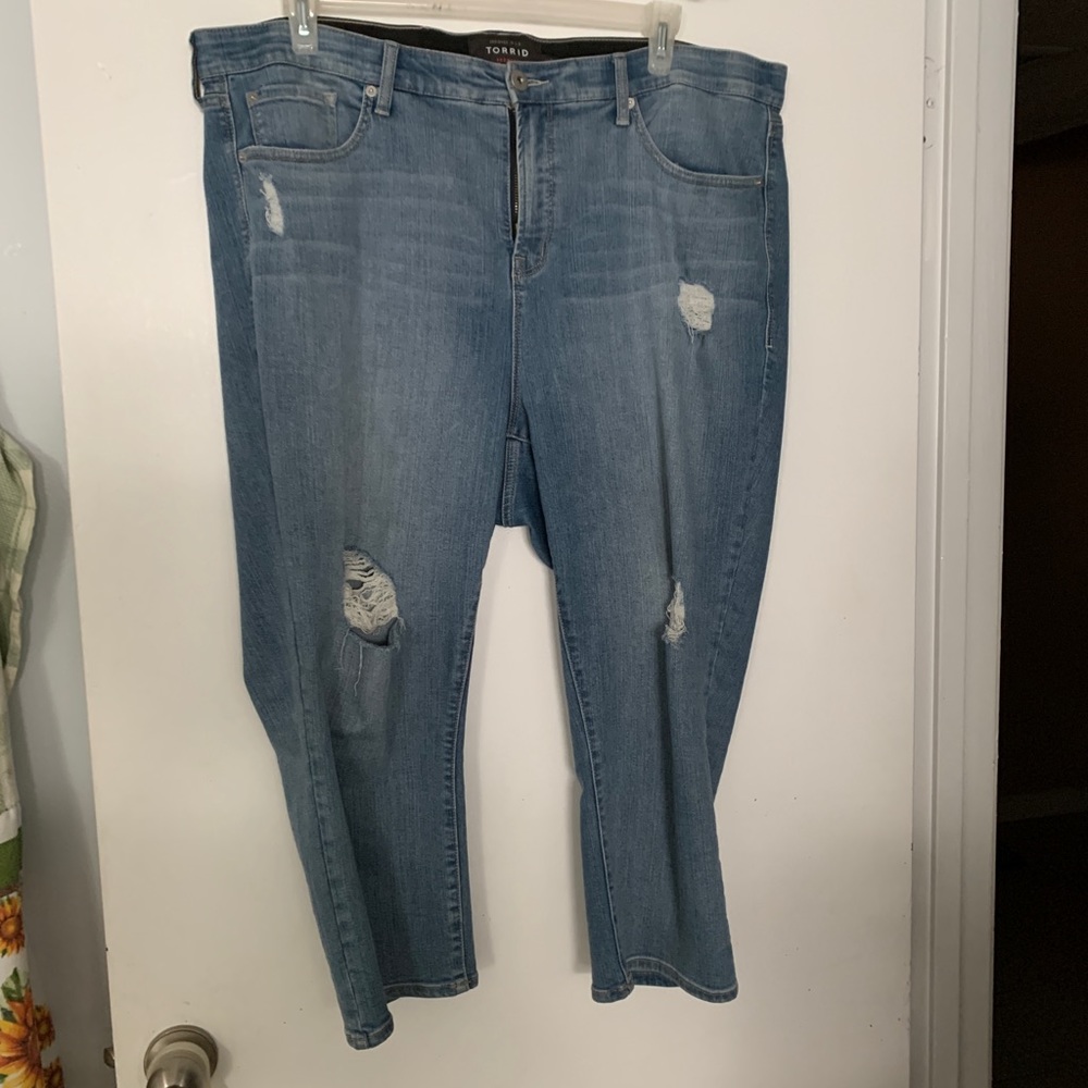 Torrid Sky High distressed crop skinny jean